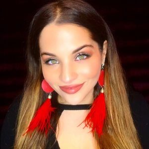 Meet your Posher, Tia